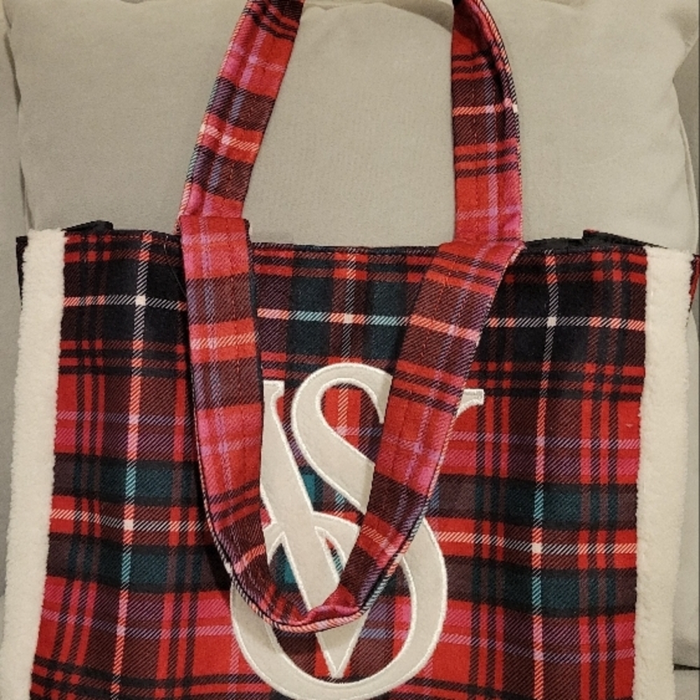 Victoria's Secret Christmas Tote Plaid Red/Black/Green, Medium, New w/Tags
